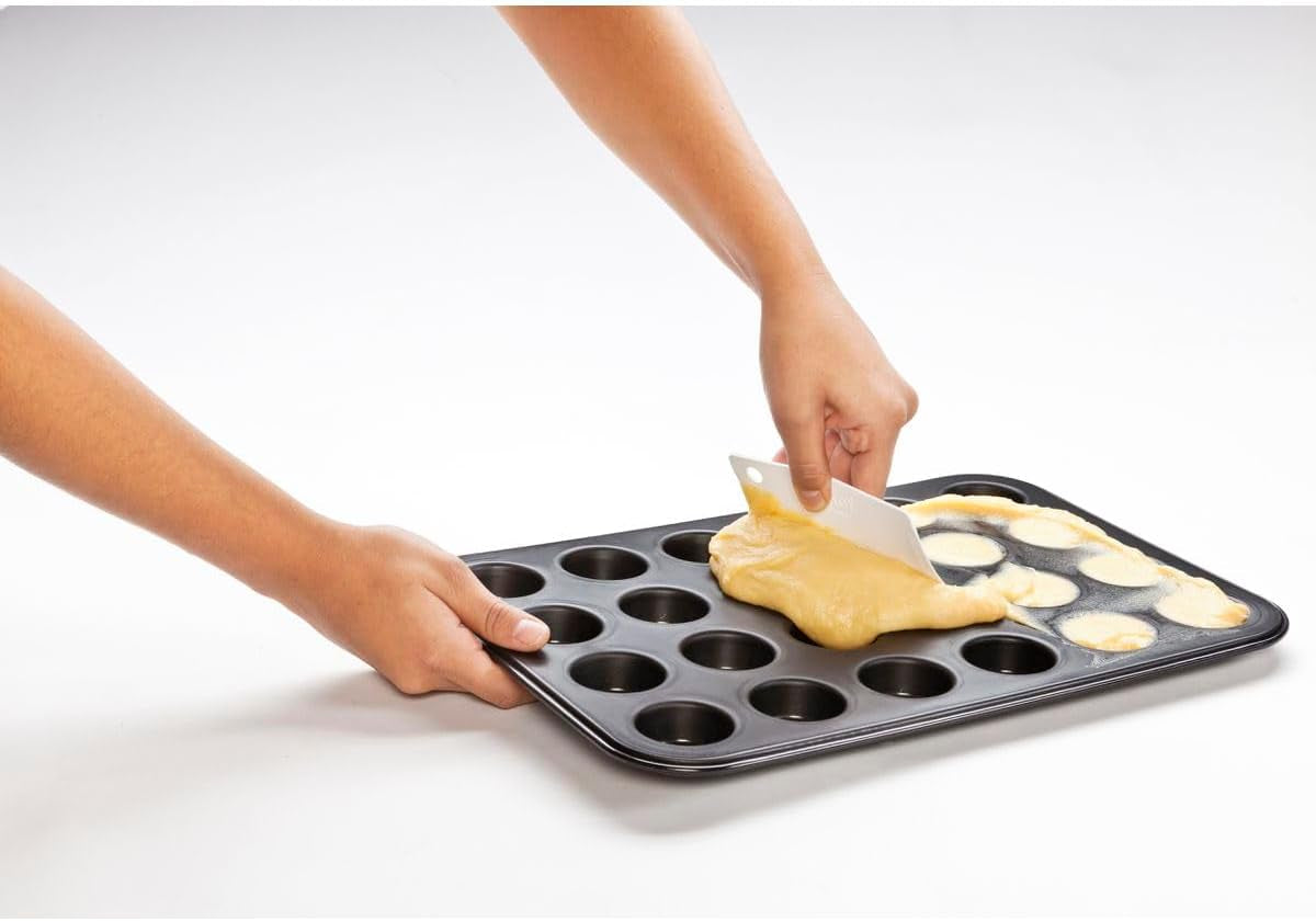 Zenker 6541 Black Metallic 24Er Mini-Muffinform – Antihaftbeschichte Für Perfekte Mini-Muffins, Ø 4,5 Cm, ​​tillverkad i Tyskland Formar och bakplåtar Naty Shop