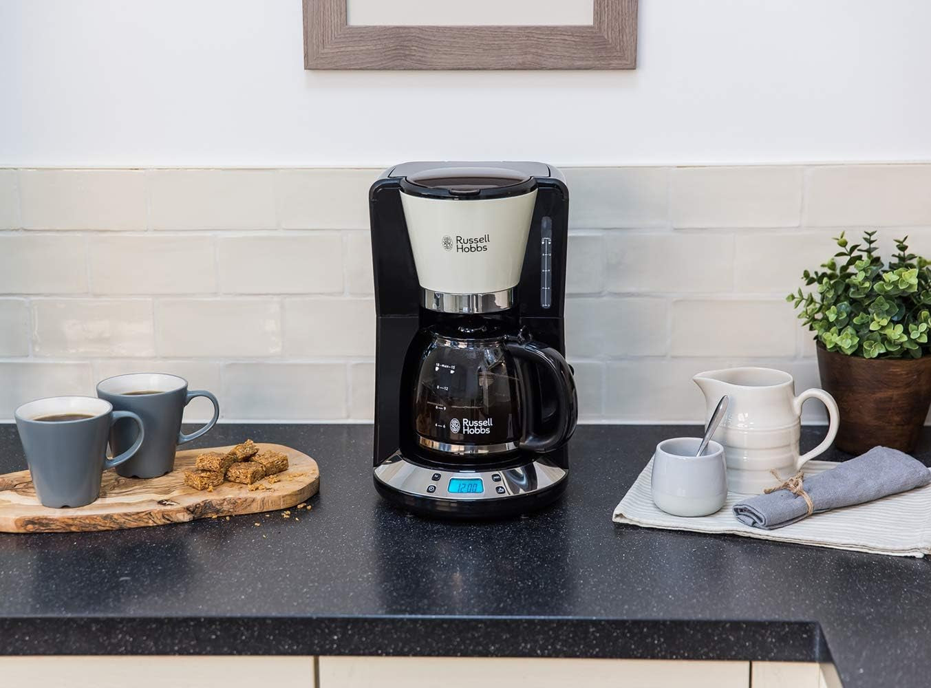 Russell Hobbs kaffebryggare [Digital timer, duschhuvud för optimal extraktion och arom] Färger+ Kräm (1 till 10 koppar, 1,25 L glaskaraff, värmeplatta, 1100W) Filterkaffebryggare 24033-56