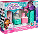 GABBY'S DREAMWORKS DOLLS HOUSE - Deluxe Room, Cakey Confectionery, Kuchi Kitchen (rumänska: Cakey), 3 möbler och 2 överraskningslådor med tillbehör, lämplig för barn från 3 år och uppåt