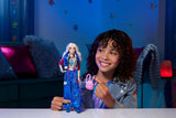 Mattel Disney Zombies 4: Dawn of the Vampires Addison Wells modedocka med avtagbar outfit och 6 filminspirerade tillbehör, JFG32