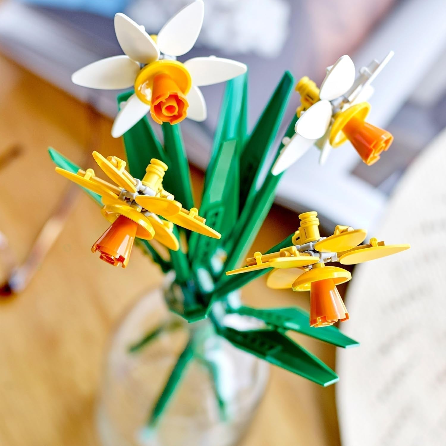 Påskliljor LEGO Botanicals - Påskpresenter för flickor och pojkar - Konstgjorda blommor för barn - Blombukett som dekoration i rummet eller på kontoret - Present för kvinnor - 40747 Byggset Besuche den LEGO-Store
