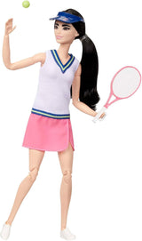 Barbie Made to Move Doll - Tennisspelare med racket och boll - 22 leddocka för realistisk lek, tennisfans och barn från 3 år och uppåt, HKT73