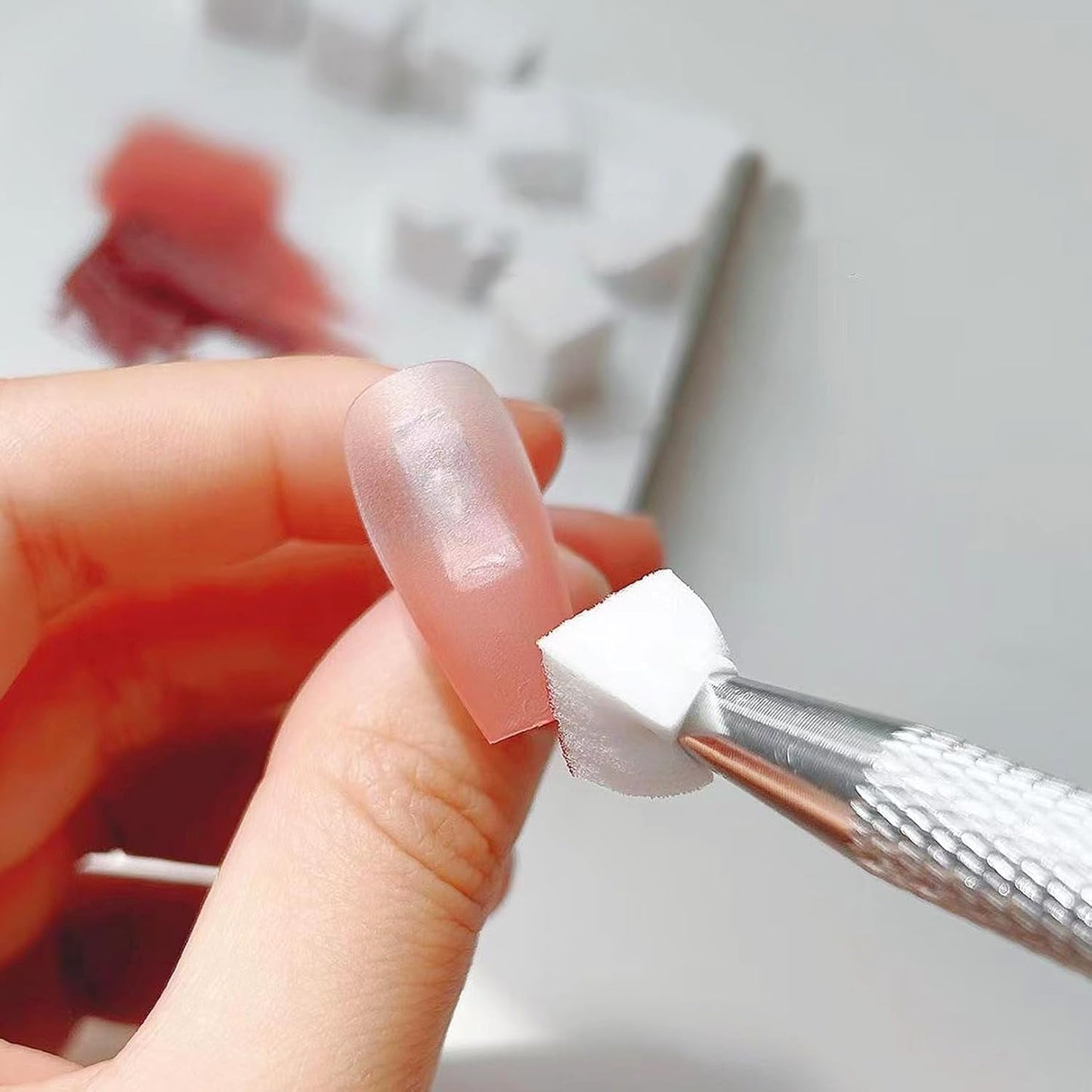 100 Stück Nail Art Schwamm Mit Piercing Zange, Nail Art Zubehör Schwamm Mit Piercing Kugel Aufdreher, Sponge Brush Applikator, Nagelkunst-Rendering-Werkzeuge,Für Gradient Nail Art Patterns Erstellen.
