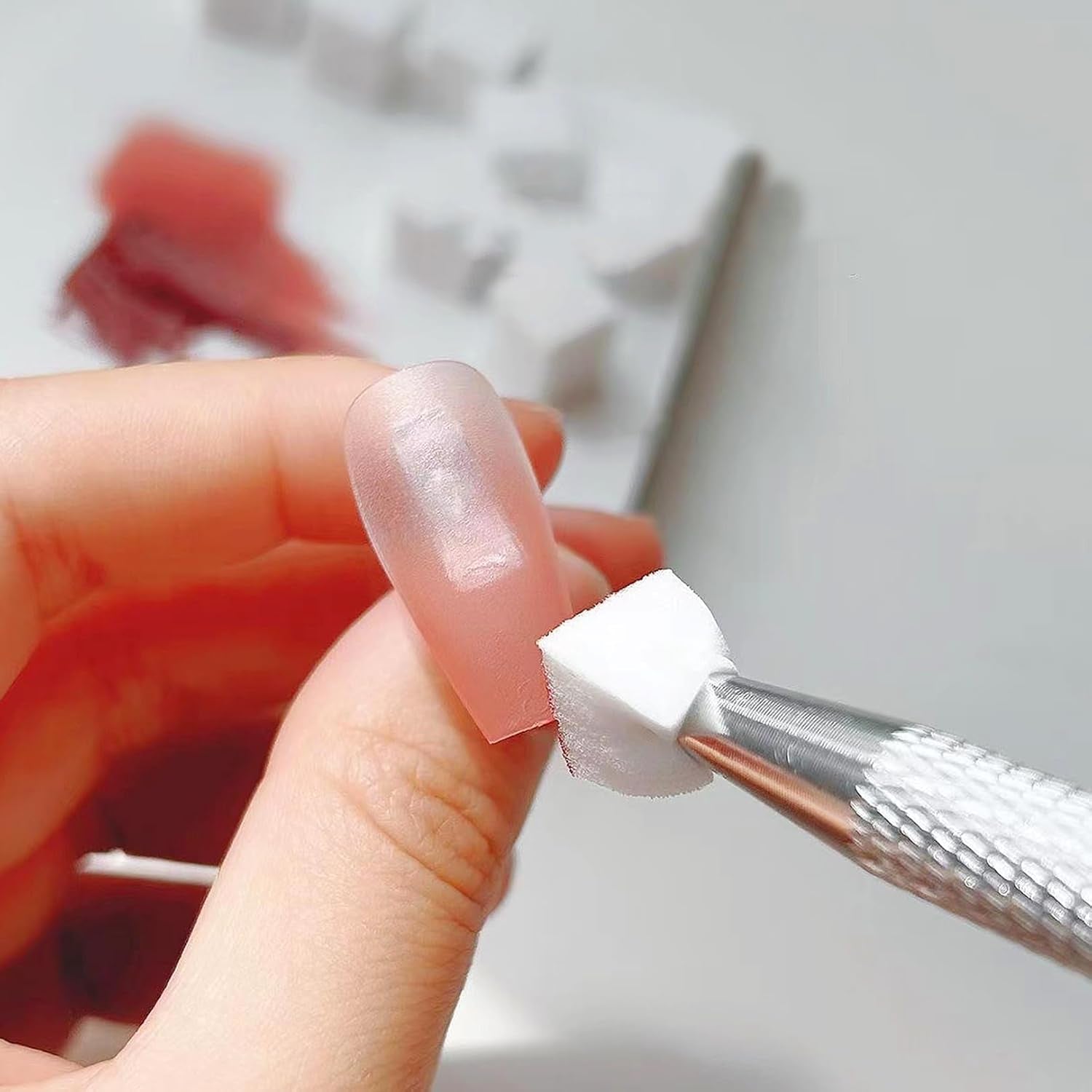 100 Stück Nail Art Schwamm Mit Piercing Zange, Nail Art Zubehör Schwamm Mit Piercing Kugel Aufdreher, Sponge Brush Applikator, Nagelkunst-Rendering-Werkzeuge,Für Gradient Nail Art Patterns Erstellen.