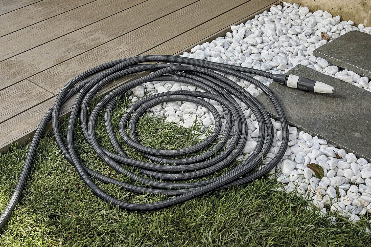 GF SRL, Aquapop Grey Easy 10, 10 meter självförlängande flätad slang, tillverkad i Italien, med mini trädgårdsspruta och kopplingar för trädgårdsbevattning, mörkgrå