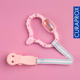 Curaprox babyring för tänder - För småbarn 0-24 månader / Lindrar tandvärk och främjar motoriska färdigheter | BPA-fri, rosa, med tränings-tandborste / Tillverkad i Schweiz