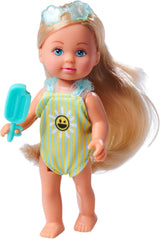 Simba Evi Love Travel, 2 olika modeller, endast EN artikel kommer att levereras, docka i en resväska med hjul, bär en volangbaddräkt, inkluderar solglasögon och glass, 12 cm, åldrar 3+