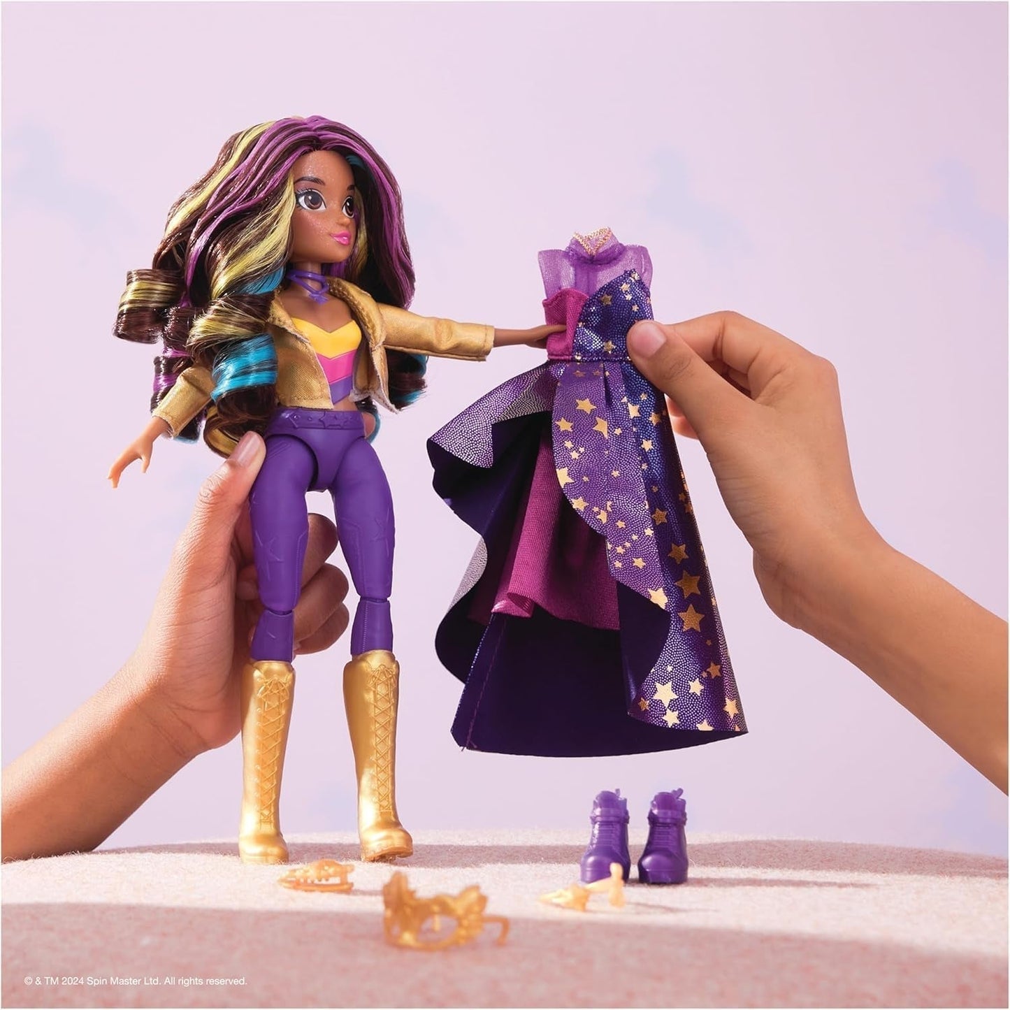 Unicorn Academy Deluxe Masked Ball Sophia - 24 cm docka från den populära Netflix-serien med 2 outfits, klassisk utklädning och rollspel, ålder 4+ Naty Shop Dolls