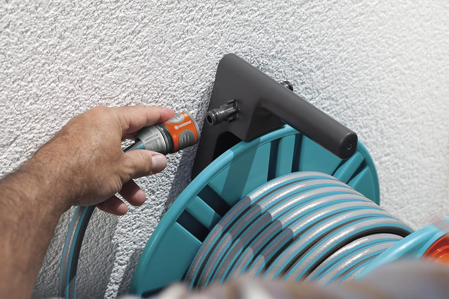 Gardena Classic 60 väggslangupprullare med slangstyrrulle: För enkel väggmontering, med anti-droppsystem, vinklad anslutning, stor kapacitet, platsbesparande (2650-88)