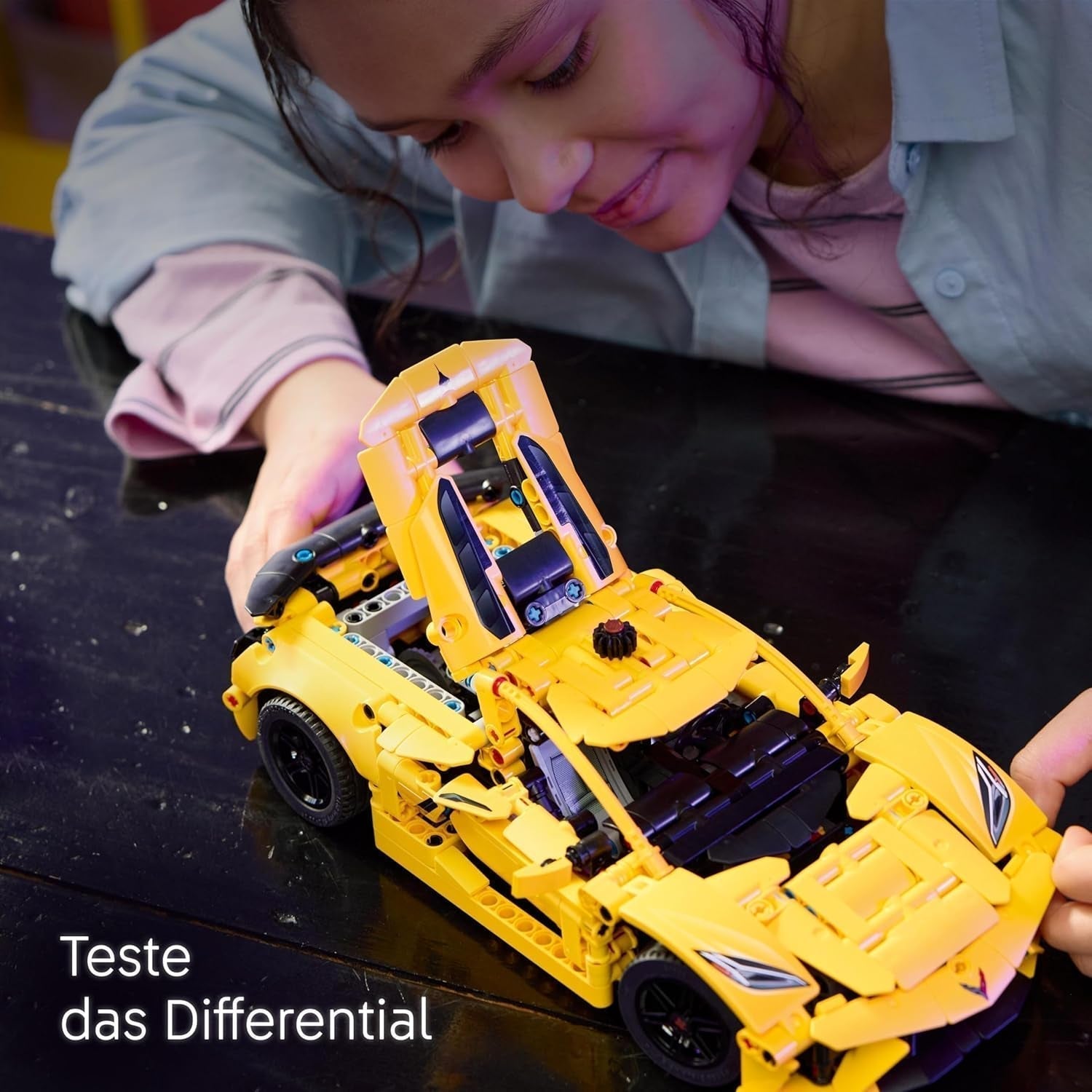 LEGO Technic Chevrolet Corvette Stingray - Samlarbyggeleksak - Leksakssportbil - Bilmodell - Present till 9-åriga pojkar och flickor som älskar leksaksbilar 42205 Byggset Besuche den LEGO-Store