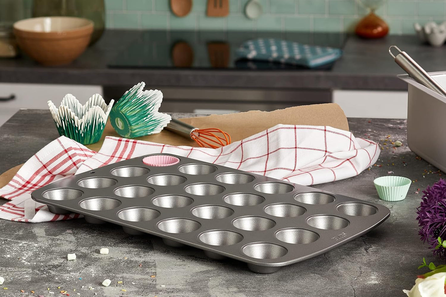 CSB111 Antihaftbeschichtete Mini-Muffinform Mit 24 Löchern Aus Karbonstahl, Edelstahl, Silver, 39,4 X 24,6 X 2,1 Cm Formar och brickor för bakning Naty Shop