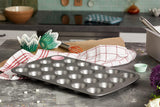 CSB111 Antihaftbeschichtete Mini-Muffinform Mit 24 Löchern Aus Karbonstahl, Edelstahl, Silver, 39,4 X 24,6 X 2,1 Cm Formar och brickor för bakning Naty Shop