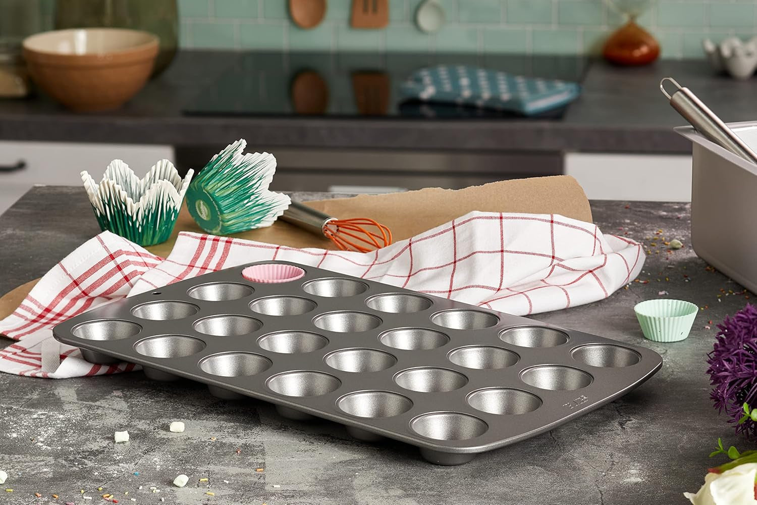 CSB111 Antihaftbeschichtete Mini-Muffinform Mit 24 Löchern Aus Karbonstahl, Edelstahl, Silver, 39,4 X 24,6 X 2,1 Cm Formar och brickor för bakning Naty Shop