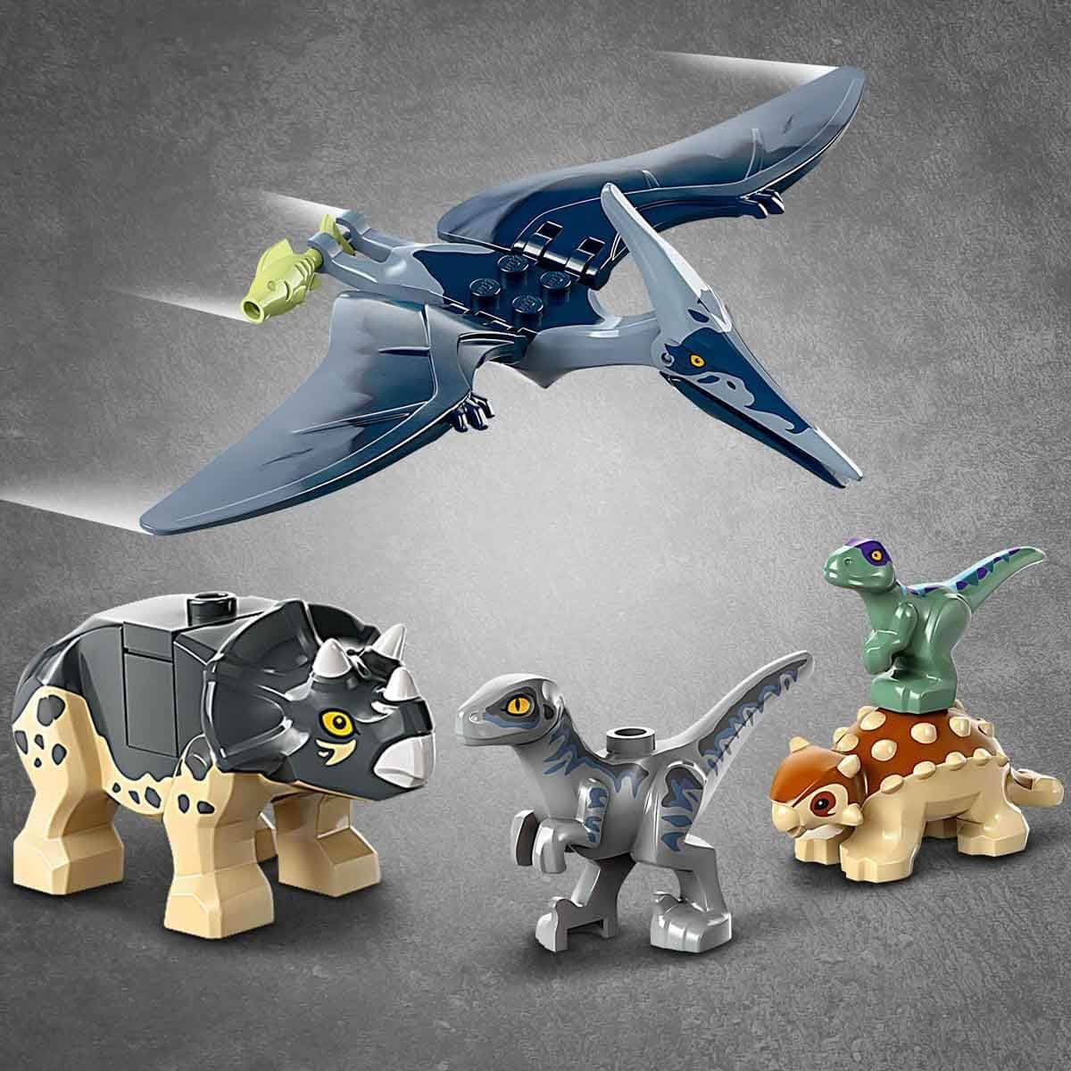 LEGO Jurassic World Rescue Center för babydinosaurier, set med små dinosauriefigurer inklusive Triceratops, Ankylosaurus och Velociraptor, byggpresent för pojkar och flickor från 4 år 76963 Byggset Besuche den LEGO-Store