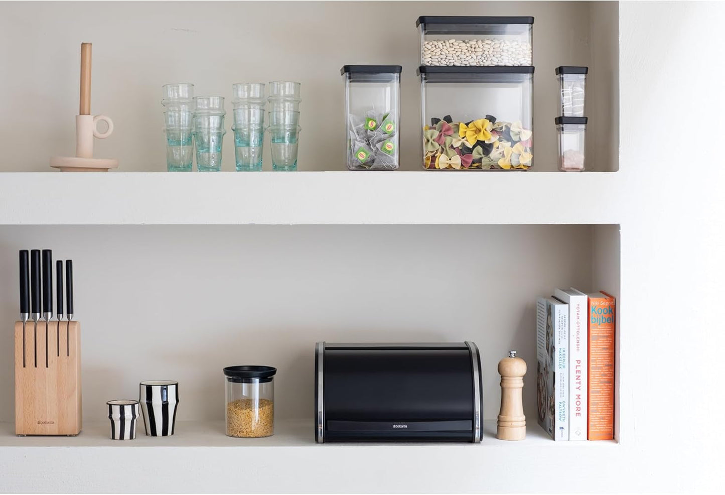 Brabantia rullbrödslåda - Kompakt förvaringslåda för bröd, bagels och frallor med platt lock, slitstarkt stål - medelstor - mattsvart Matförvaringslådor Naty Shop