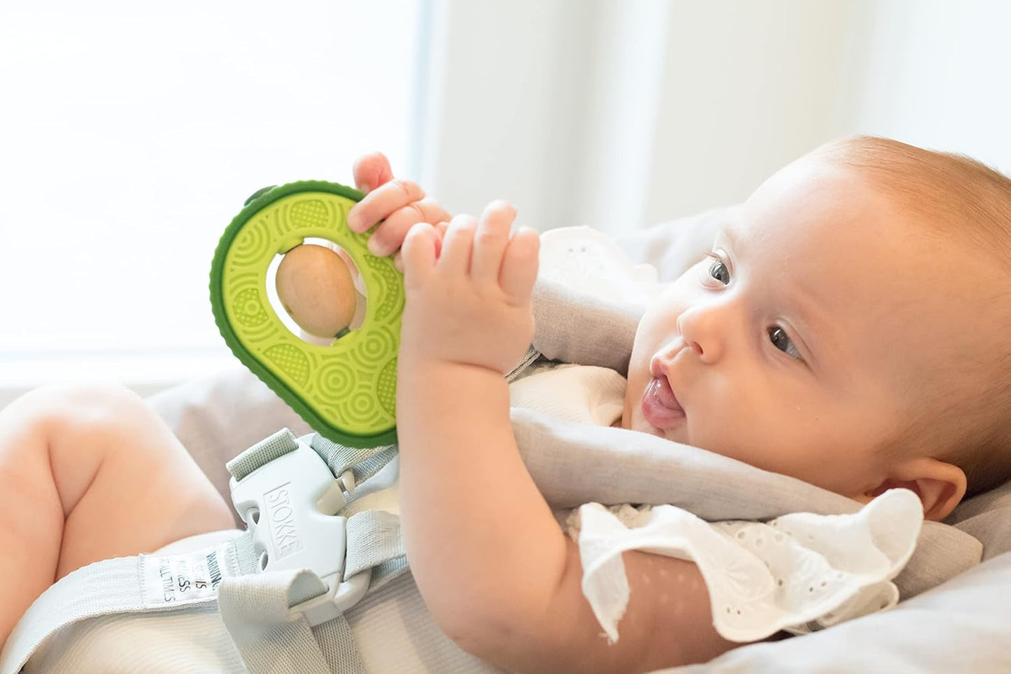 Nuby - Avokado-bitring - Silikon- och träbitringleksak - Roterande träkärna - Bandleksak för spädbarn och småbarn - Bindningshjälp - BPA-fri - 6+ månader