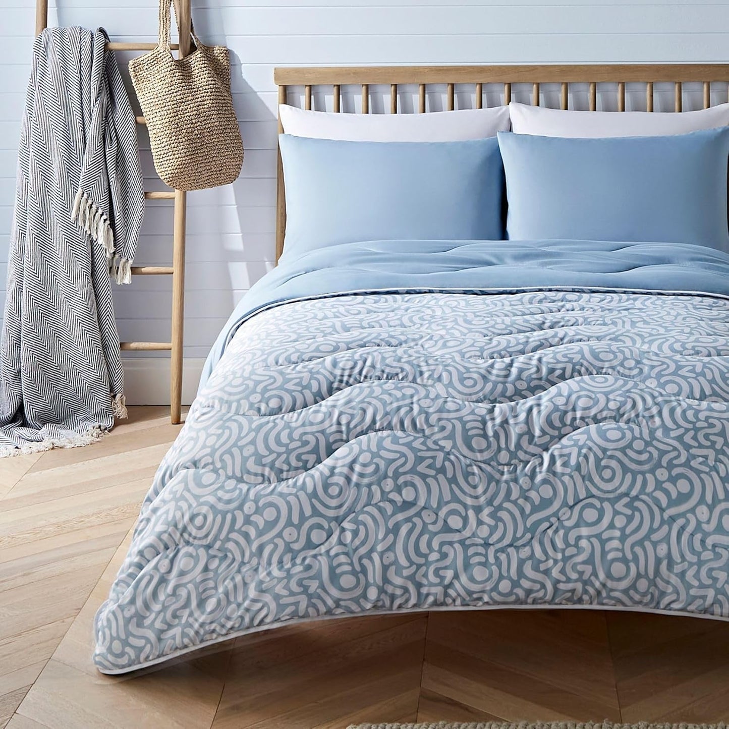 Night Lark Coverless Duvet Super King 6 Tog Vårsommar - Abstrakta vågor. Supermjuk, bekväm och lätt filt. Maskintvättbar och snabbtorkande, allt i ett vändbart örngottset Naty Shop Quilts & Quilts Abstrakt Waves Super King