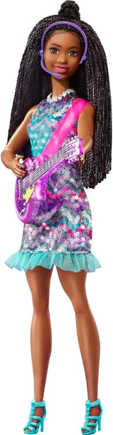 Barbie GYJ22 - Bühne frei für große Träume Brooklyn Puppe (ca 30 cm, brunt hår) med Melodien aus dem Film, Lichtern, Mikrofon och tillbehör, Geschenk für Kinder ab 3 Jahren