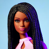Barbie Looks docka, samlarfigur nr. 21 med flätat svart hår och modernt Y2K-mode, rosa grimstopp och konstläderkjol med stövlar, HRM13 Naty Shop Dolls