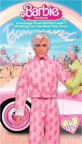 Barbie The Movie - Ken-Sammelpuppe, Ryan Gosling som Ken i rosafarbenem Overall mit "B"-Aufdruck, weißen Sneakern och bunten Inlineskates, JCP80