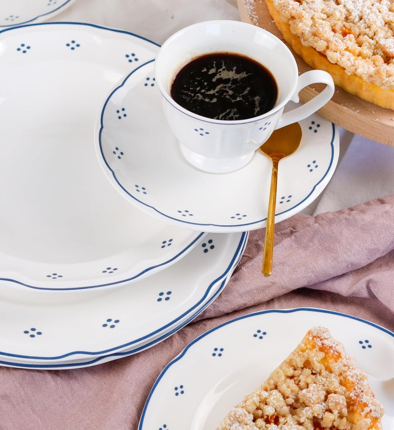 Mäser Lova Series 18-delade porslinskaffeservering - 6 desserttallrikar (19,5 cm), 6 koppar (19 cl) och 6 fat (15,5 cm), blå