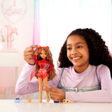 Barbie Dream Besties docka och tillbehör, rörlig Teresa modedocka med brunt hår och hårklämmor, 10 bitar videospelstema, HYC23 Naty Shop Dolls