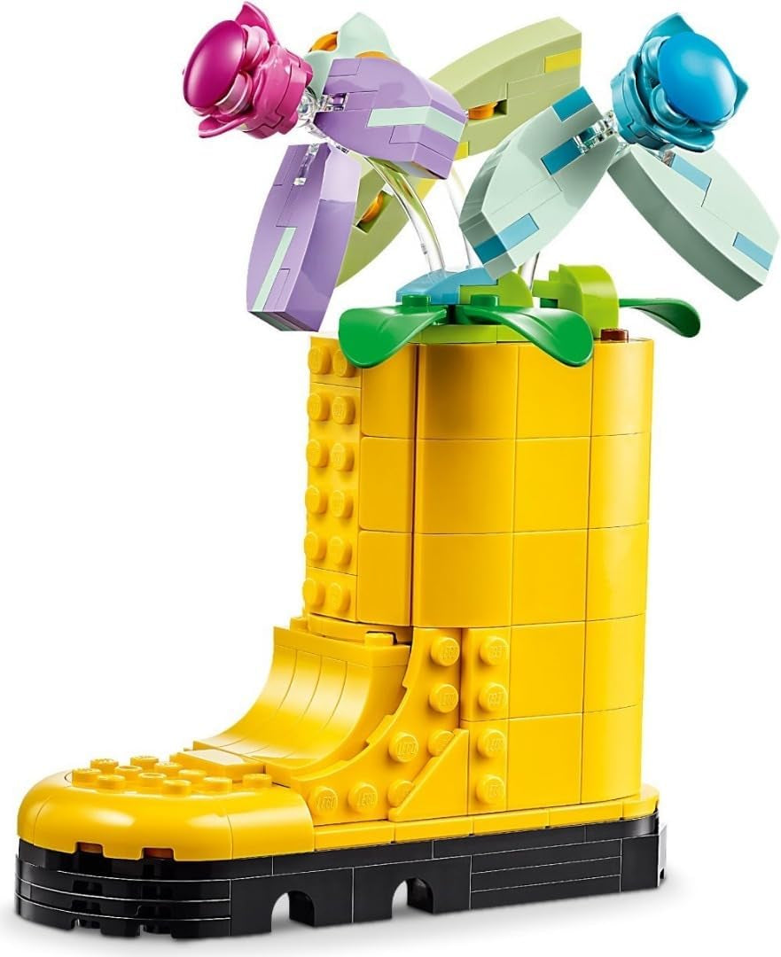 LEGO Creator 3-i-1 blomstersprinklerset, dekoration av barnrum, bygg en sprinkler med en bukett blommor, gummistövlar eller 2 leksaksfåglar, kreativ present till flickor och pojkar 8 år gamla 31149 Byggset Besuche den LEGO-Store