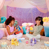Rainbow High Junior High PJ Party Doll - Violett - 22 cm med mjuk jumpsuit, tofflor och lektillbehör - Barnleksak - Perfekt för 4-12 år