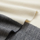 Amazon Basics Sängfilt, lätt, återvunnen polyester, Rumsinredning Mysig filt, 127 X 152 Cm, elfenbensvit med blått mönster Ruta sängar och filtar Besuche den Amazon Basics-Store