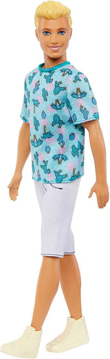 Barbie Ken Fashionistas Doll - T-shirt med kaktus och palmtryck, vita shorts och sneakers, perfekt för äventyr med vänner och promenader runt staden, för barn från 3 år och uppåt, HJT10 Naty Shop Dolls