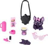 Monster High Doll Draculaura i rosa klänning med rosetter och svart kofta med Count Fabulous Bat och 7 tillbehör inklusive Ramen, läppstift och väska, JHK29