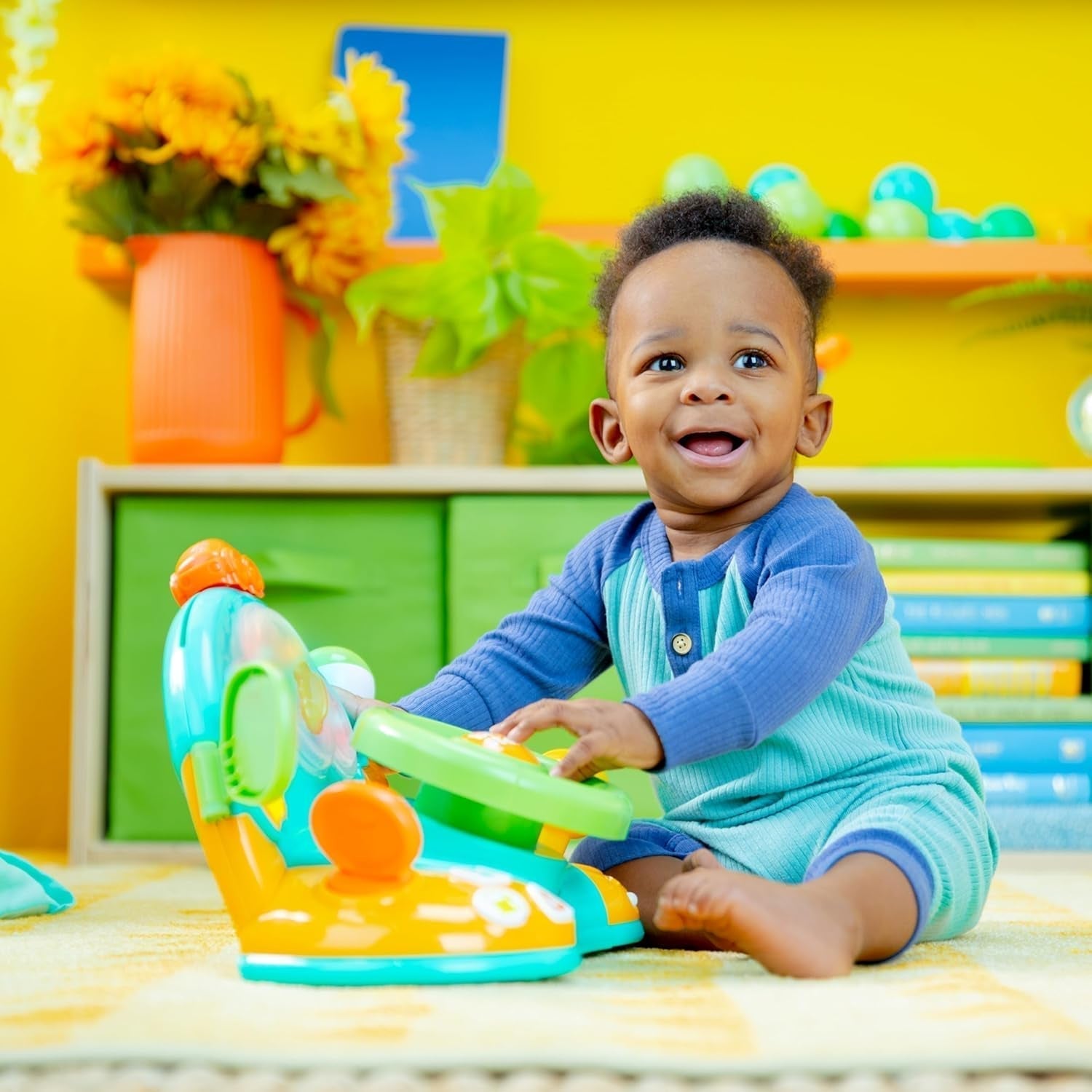 Bright Starts, leksaksratt, Lights & Colors Driver, med musik, billjud, blinkers, växelspak och mer Bebe Naty Shop Toys