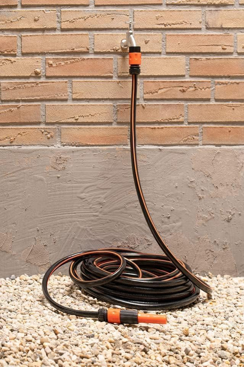 BLACK+DECKER Trädgårdsslang 15 meter - Ø13MM - Slitstark PVC - Vattna trädgården, tvätta bilen, fylla poolen - Kompatibel med alla vanliga kranar - Svart/Orange