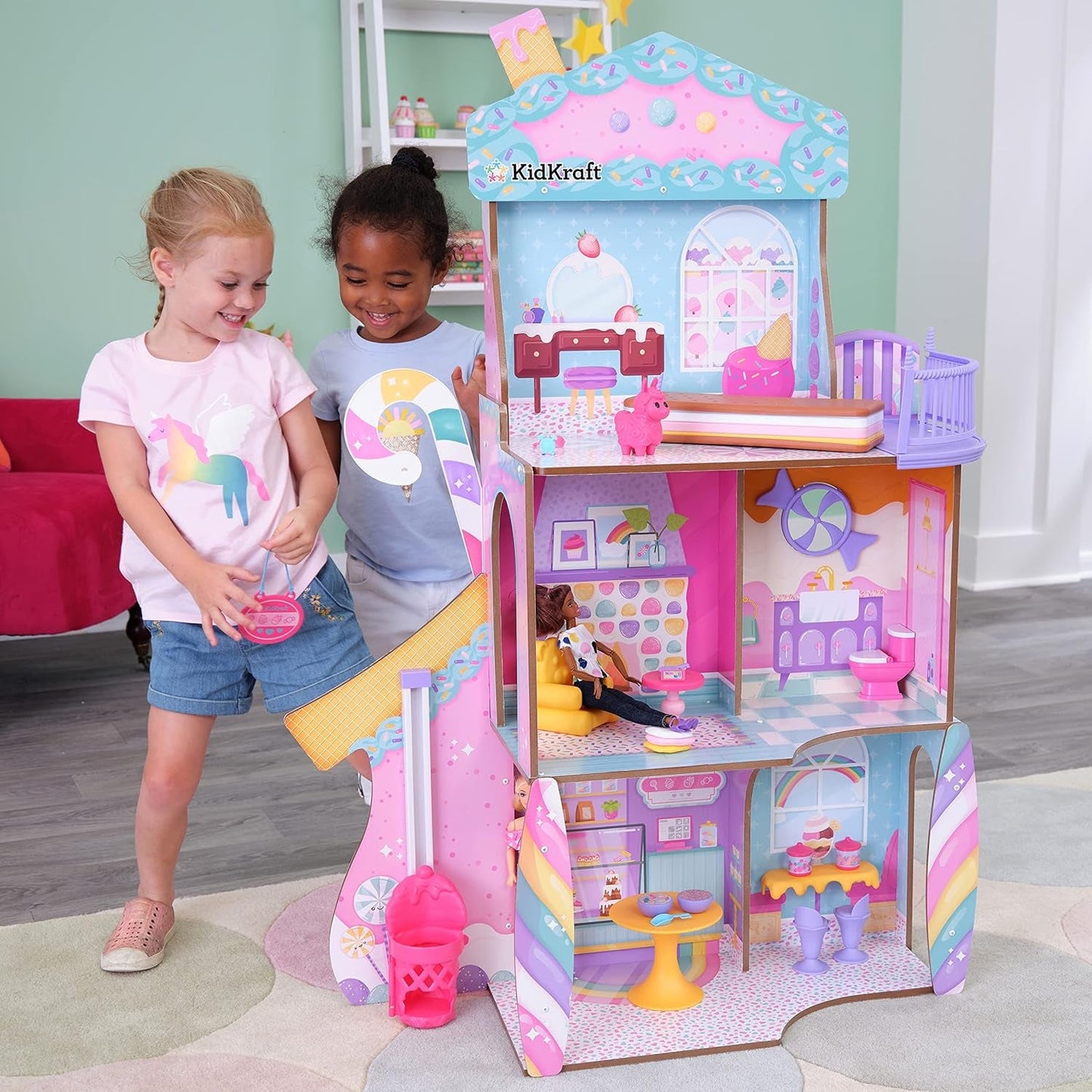 Kidkraft Candy Castle Trädockhus med möbler och tillbehör, Lama Unicorn Figure House, Ice Cream Cake Lift och gummistol för dockor, leksak för 3 år gammal, 20242 Naty Shop Dollhouses
