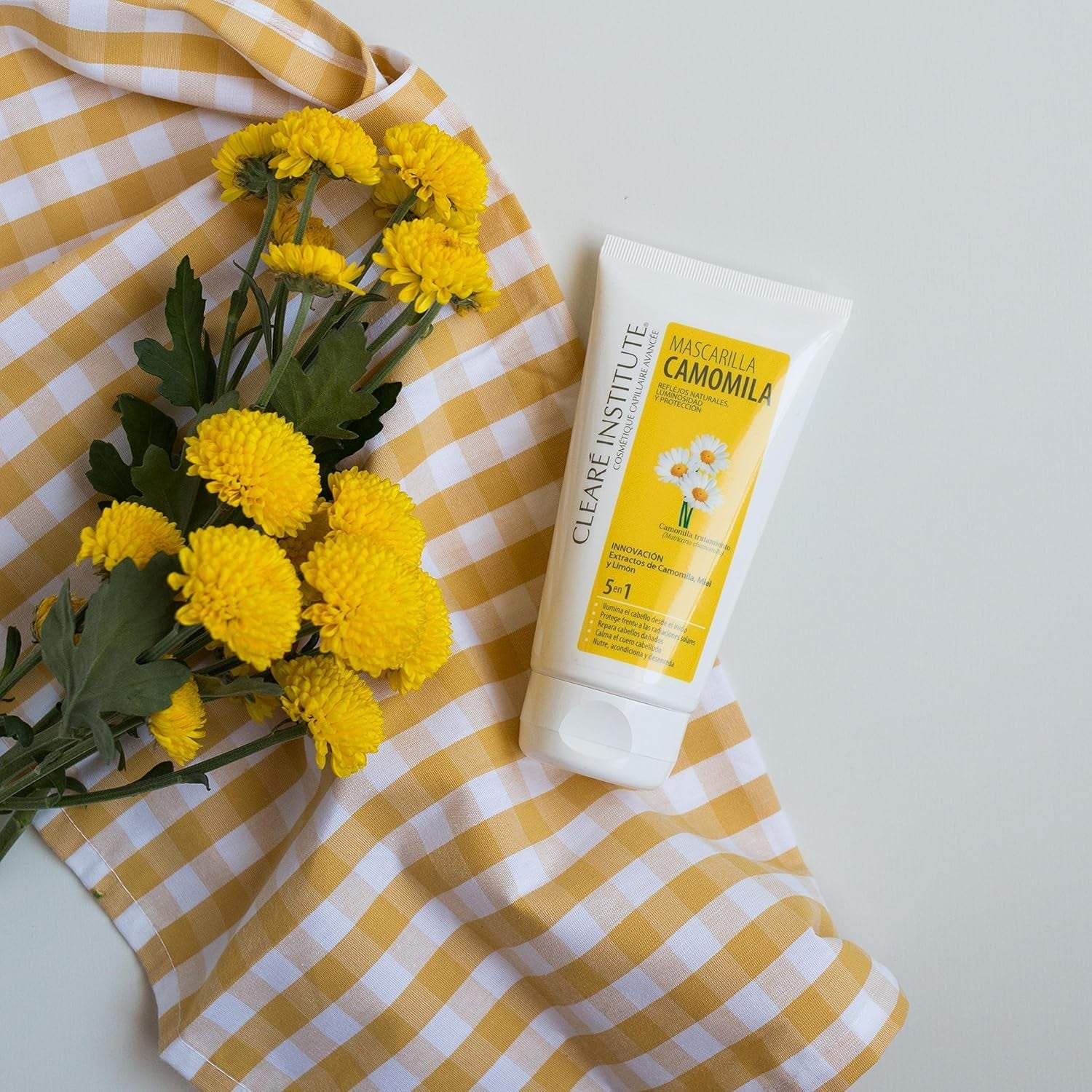 Clearé Institute | Kamomillmask | Ger näring, tillstånd och reder ut | Golden Shine and Shine | 97% naturliga ingredienser | Lugnar hårbotten Med kamomillextrakt |150 ml Naty Shop hårmask