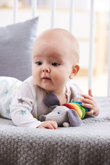 HABA 304771 - Skallra taxfigur, tyg babyleksak med skallermotor, leksak från 6 månader Leksaker Bebe Naty Shop
