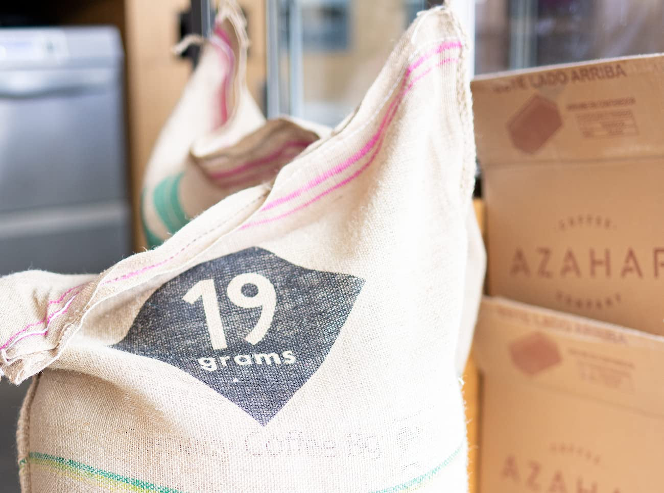 Vårblomningsfilter | 250 g fullkorn | rättvist och hållbart | nystekt | kaffebönor 100% Arabica | specialkaffe | 19 gram Cafe Roastery...