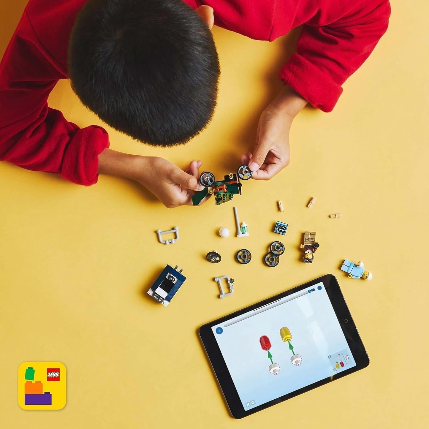 LEGO City Airplane vs. Sjukhussäng Race Car Set - Tvållåda leksak för pojkar och flickor från 5 år - Byggset med 2 minifigurer - Födelsedags- och semesterpresent 60459 Byggset Besuche den LEGO-Store