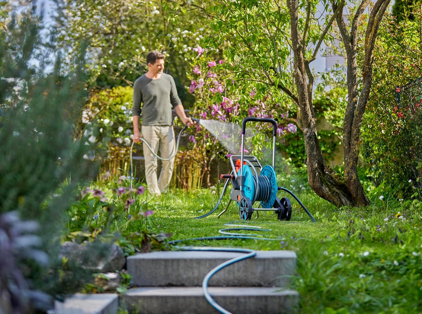 Gardena EcoLine slang 1/2 tum, 20 m utan systemkomponenter: Hållbar trädgårdsslang av återvunnen plast, fri från ftalater och föroreningar, stark greppfunktion, frost- och UV-beständig (18930-20)