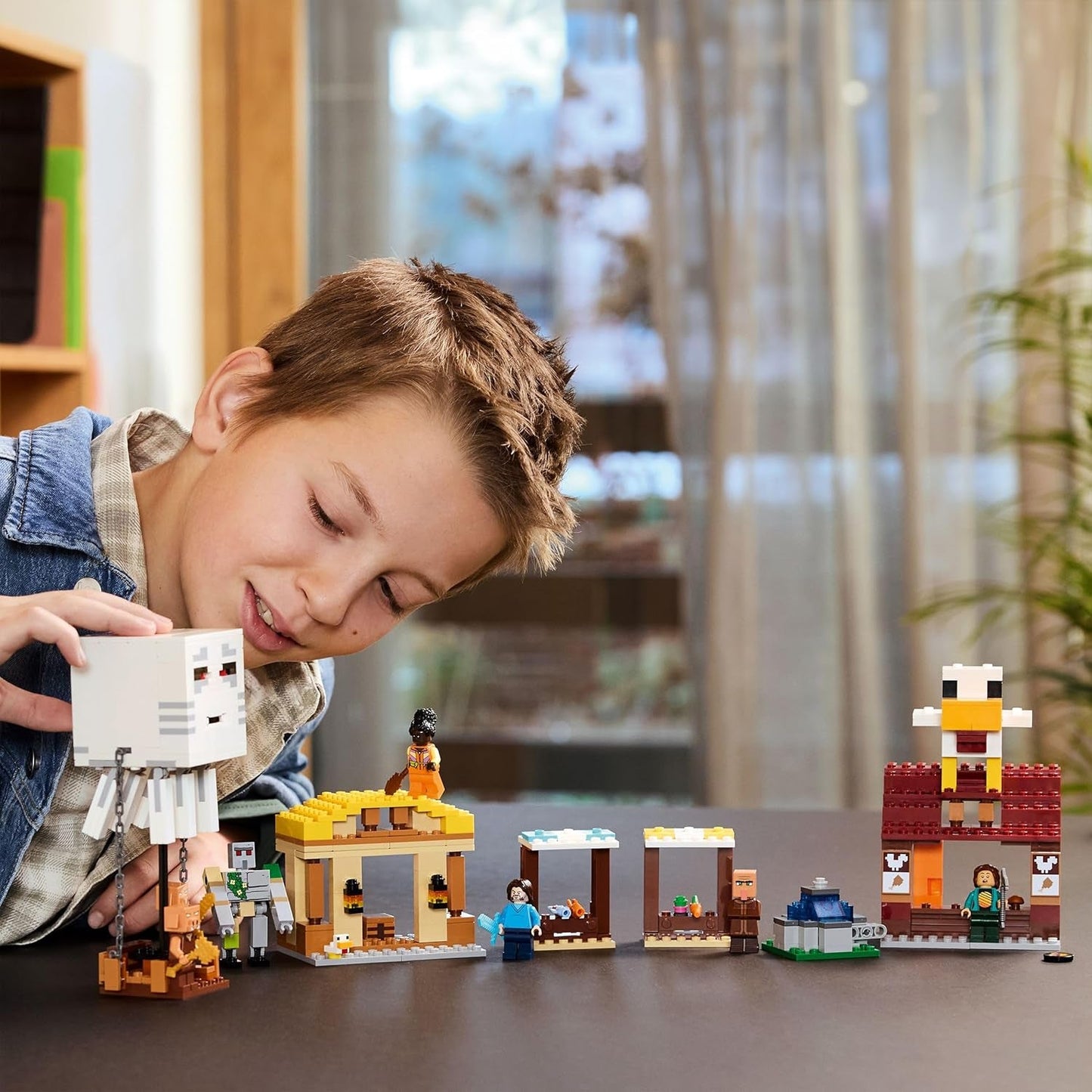 LEGO Minecraft Ghast Balloon Attack - Spelleksak för barn - Byggset för videospel med hus, kyckling och golem - Filmvaror för pojkar 10+ - 21273 Byggset Beuche den LEGO-Store