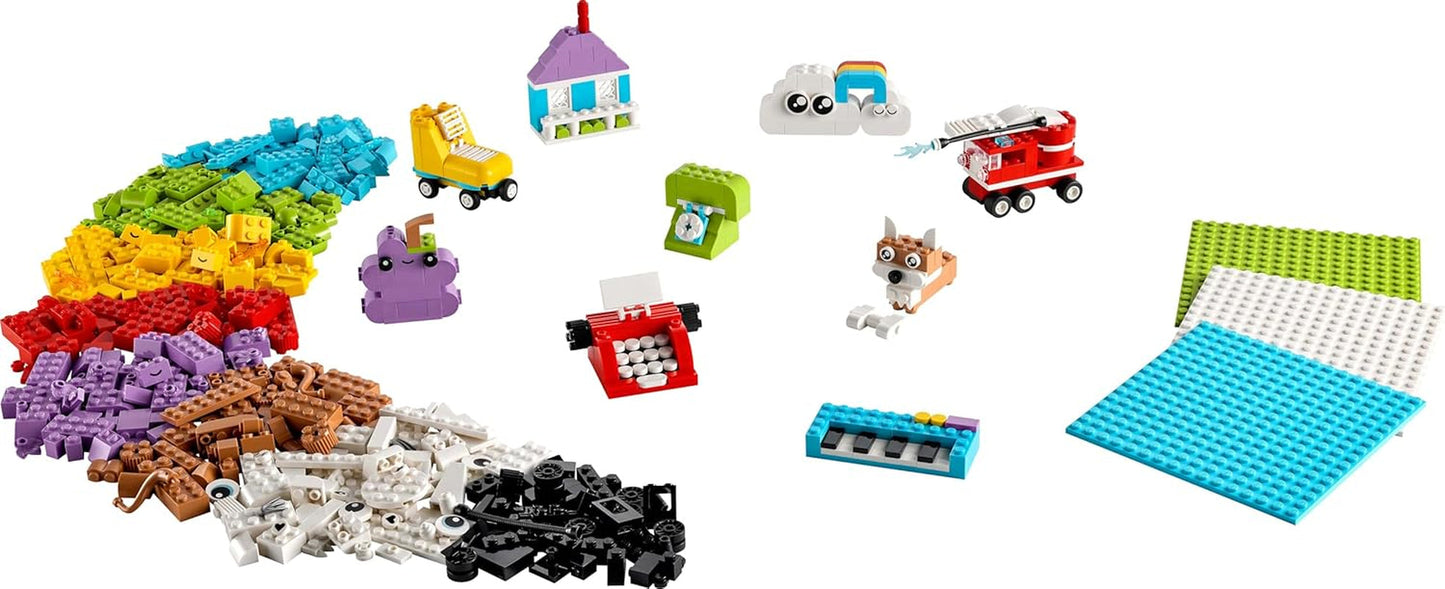 LEGO Classic kreativt set för att bygga och leka - set med färgade klossar - bygg ett hus, en hund, en rolig bil, ett pianoklaviatur och en regnbåge - pysselset för pojkar och flickor från 5 år Byggset Besuche den LEGO-Store