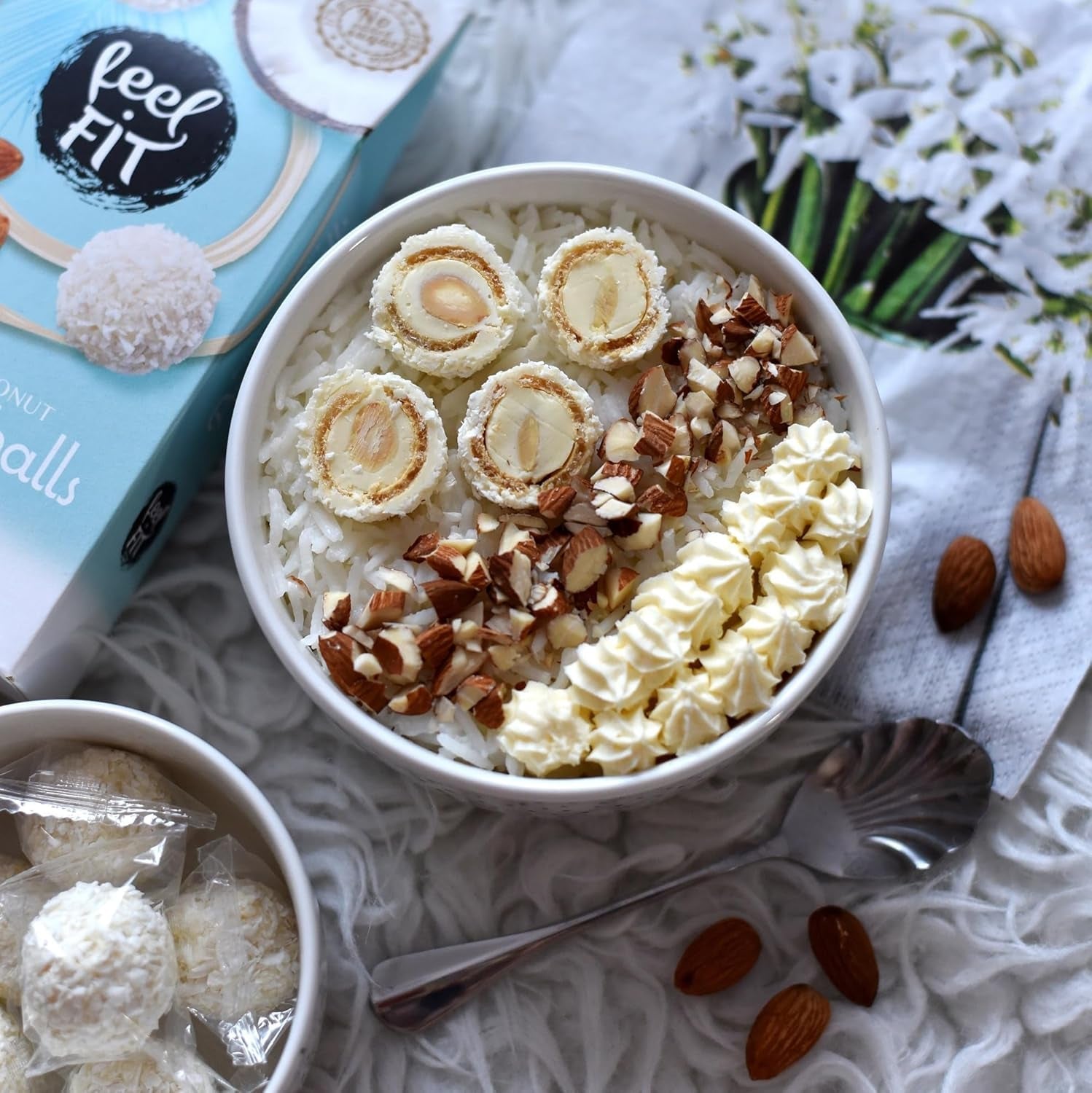 Sockerfria kokospraliner med mandel, feel FIT, utan tillsatt socker, 17% protein, 63 g