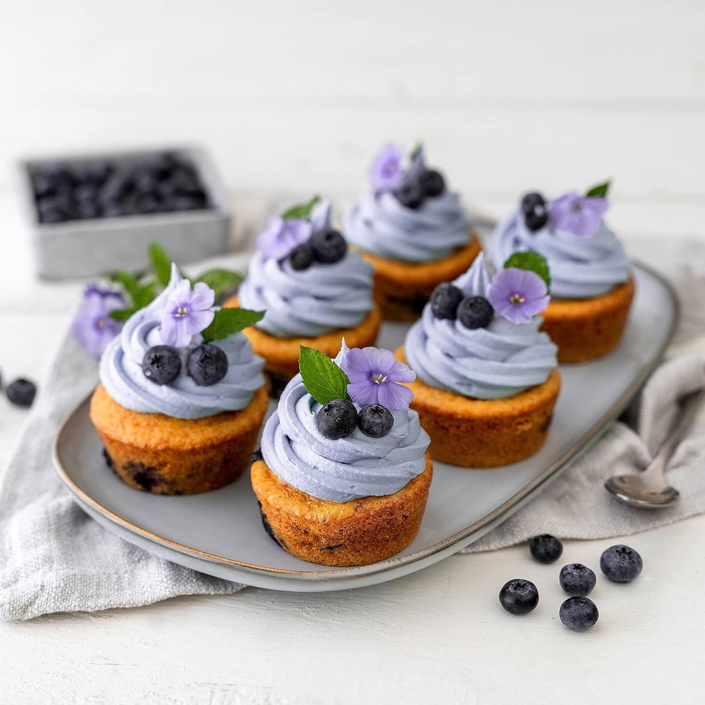 Zenker 12Er Muffinform Energy, Premium-Backform, Für Köstliche Kuchen, Verkürzt Die Backzeit Um Bis Zu 20% (Farbe: Silber/Anthrazit), Menge: 1 Stück, Hellgrau Und Dunkelgrau Formar och plåtar för bakning Naty Shop