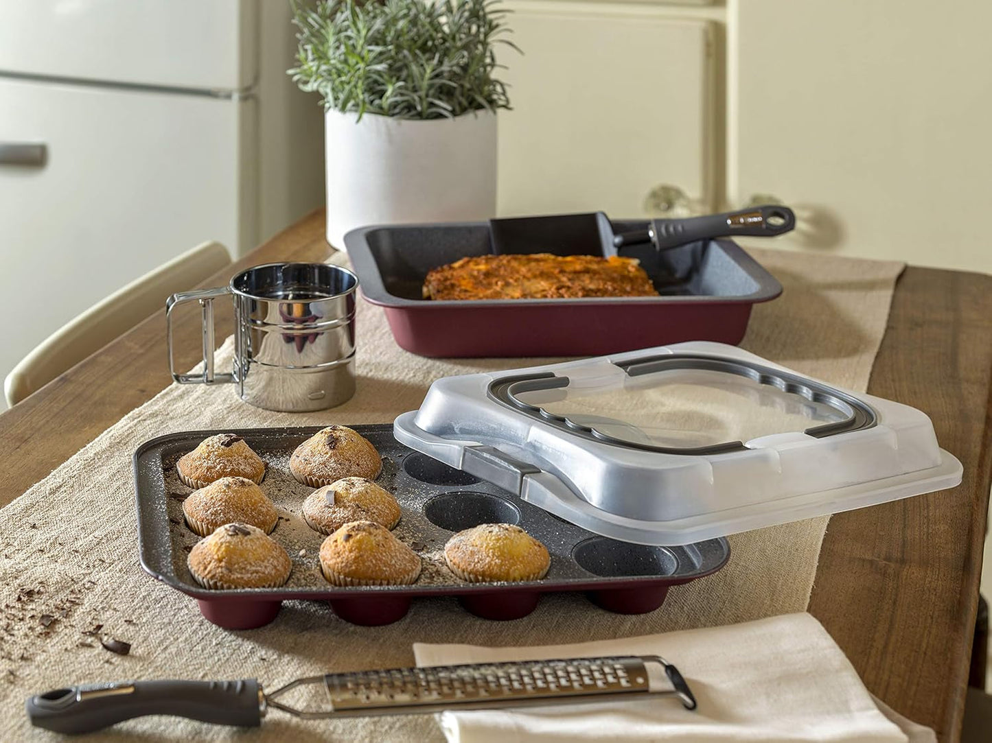 Sötkörsbärsbakplåt, för 12 muffins, med lock, plaststål, körsbärsröda Bakplåtar och formar Naty Shop