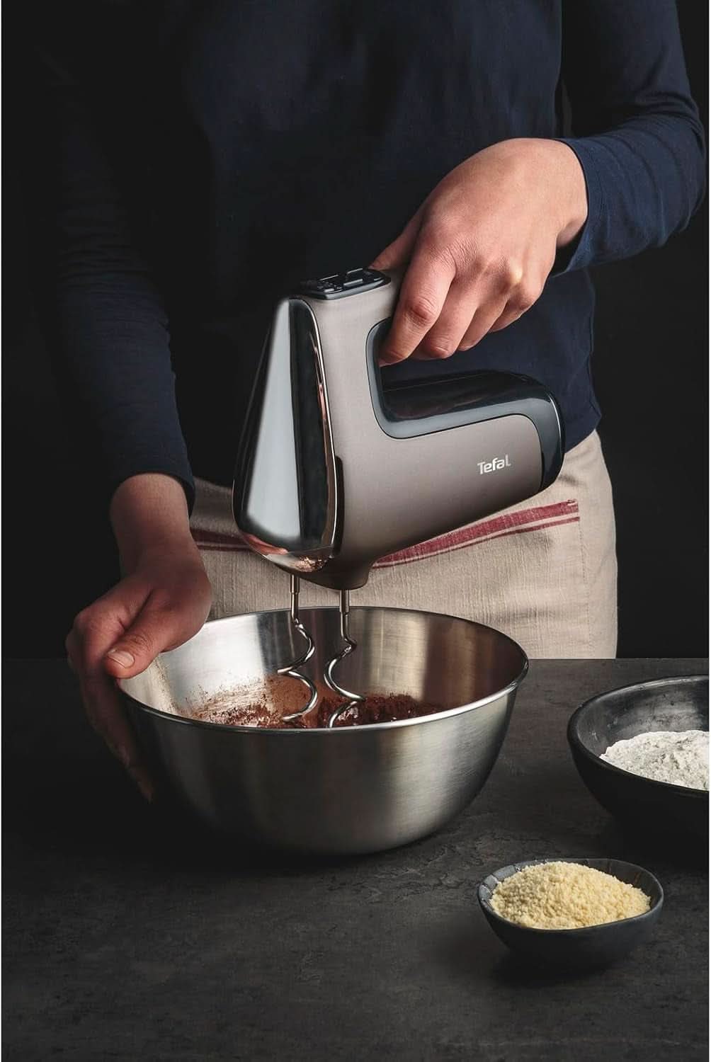 Tefal HT650E Power Mix Silence Handmixer | 600 Watt | Variabel hastighetsregulator | Turbo-Und Auswurf-Funktion | Extreme Leisure Engine | Inkl. 2 Rührbesen Und 2 Knethaken | Wheat Kitchen Naty Shop