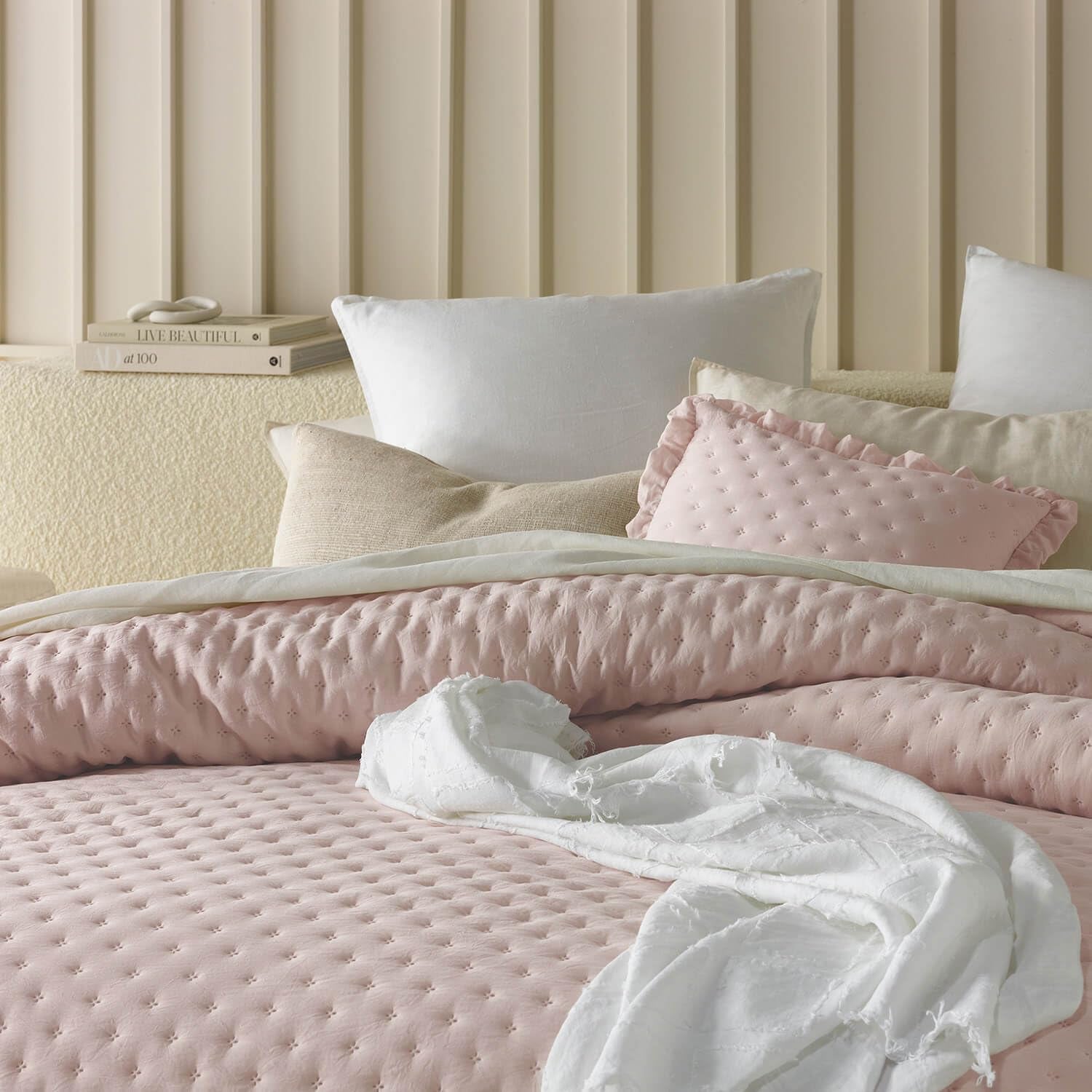 Molly Elegant överkast i pulverrosa 170 X 210 cm Överkast Mångsidig som överkast eller soffa Överkast för säng och sofffilt Stil Perfekt som överkast Sängar och filtar Besuche den ROOM99-Store