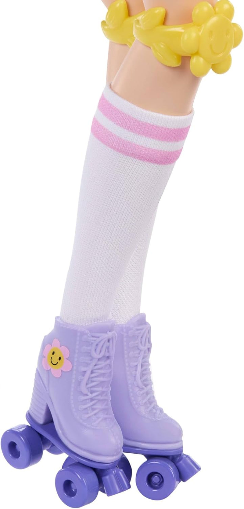 Dream Besties Barbie Doll och tillbehör, Mode Barbie Renee Doll med rullskridskor och svart hår, 12 tillbehör med teman med videor och mat, JFX99