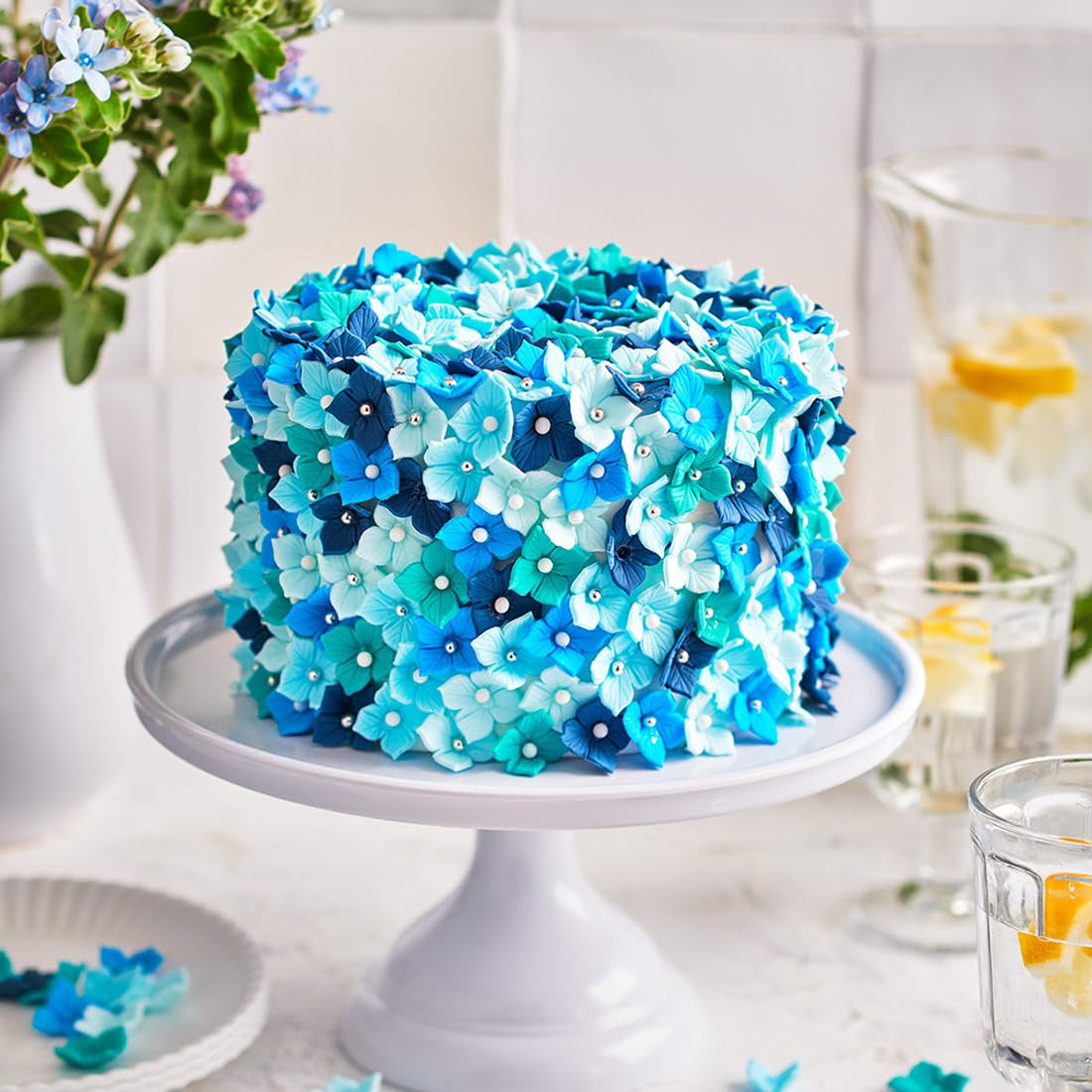 FunCakes Baby Blue Rolled Fondant: Lätt att använda, smidig, flexibel, mjuk och följsam, perfekt för tårtdekorering, halal, kosher och glutenfri. 1 kg Naty Shop sockerpasta