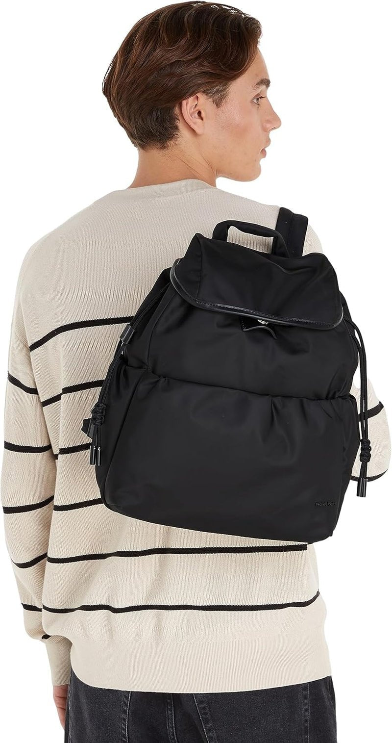 Calvin Klein CK NYLON BACKPACK Ryggsäckar för kvinnor, Svart (Ck Svart), OS Damväskor Naty Shop