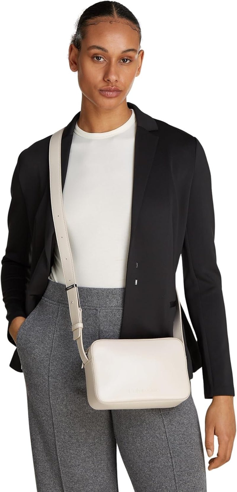 Calvin Klein crossbody-väska Kameraväska med präglad logotyp med dragkedja Damväskor Naty Shop